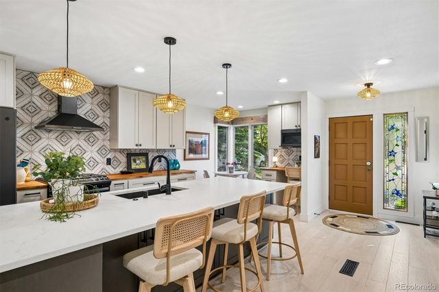 1567 W Briarwood Avenue, Littleton, CO 80120