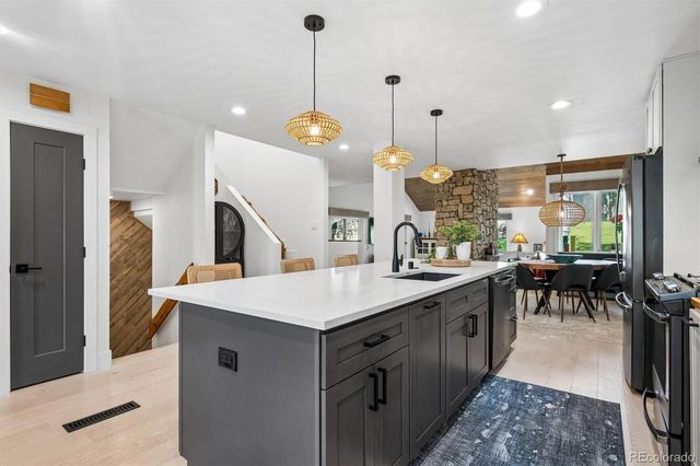 1567 W Briarwood Avenue, Littleton, CO 80120