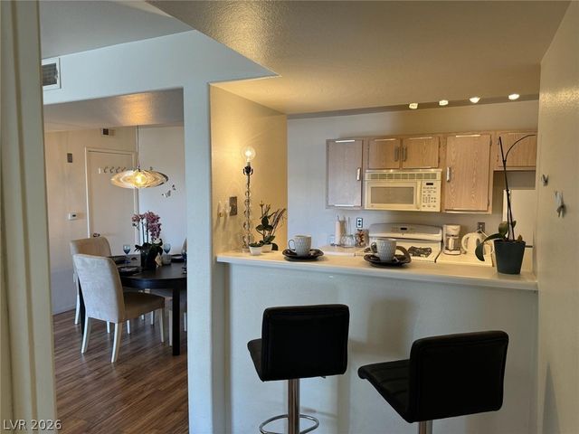 7885 West Flamingo Road 1002, Las Vegas, NV 89147