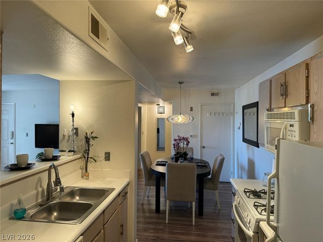 7885 West Flamingo Road 1002, Las Vegas, NV 89147