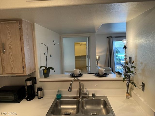 7885 West Flamingo Road 1002, Las Vegas, NV 89147
