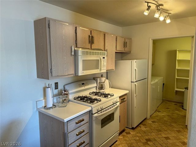 7885 West Flamingo Road 1002, Las Vegas, NV 89147