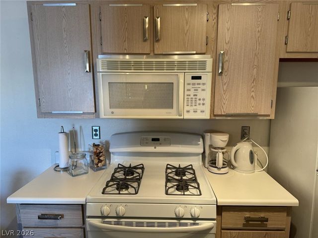 7885 West Flamingo Road 1002, Las Vegas, NV 89147