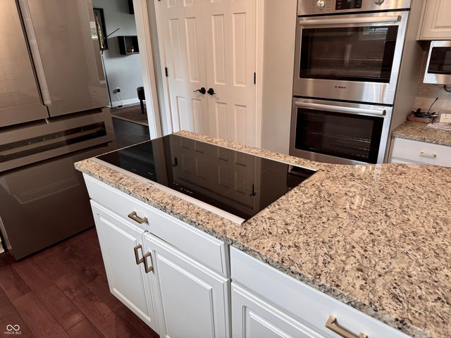 6862 Riverside Way, Fishers, IN 46038