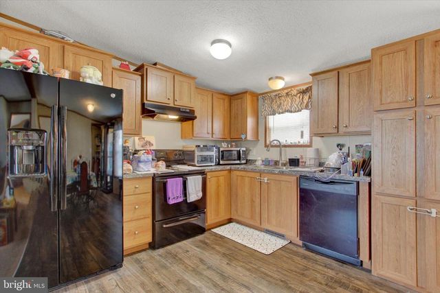 225 BRICK LN, New Oxford, PA 17350