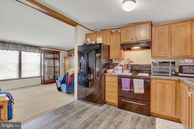 225 BRICK LN, New Oxford, PA 17350