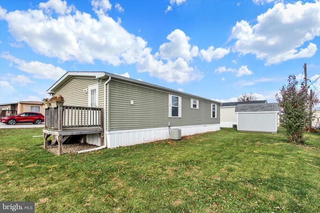 225 BRICK LN, New Oxford, PA 17350
