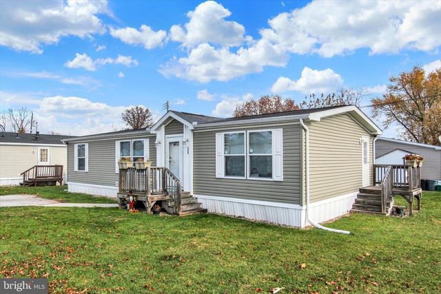 225 BRICK LN, New Oxford, PA 17350