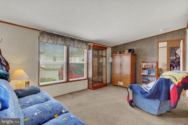 225 BRICK LN, New Oxford, PA 17350