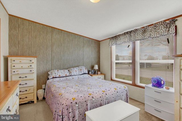 225 BRICK LN, New Oxford, PA 17350