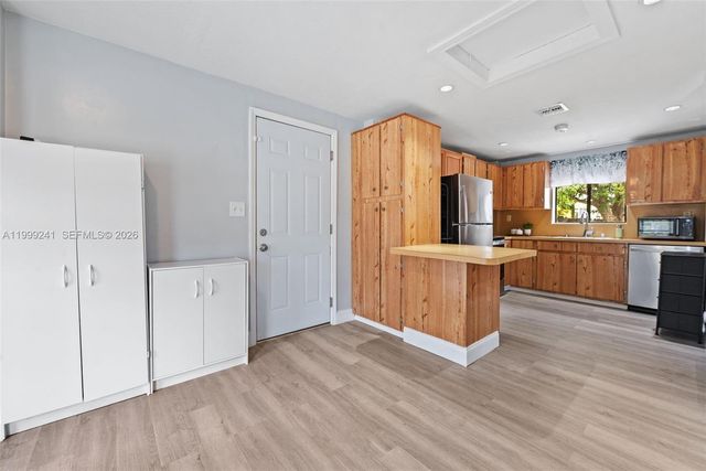 1395 NE 177th St, North Miami Beach, FL 33162