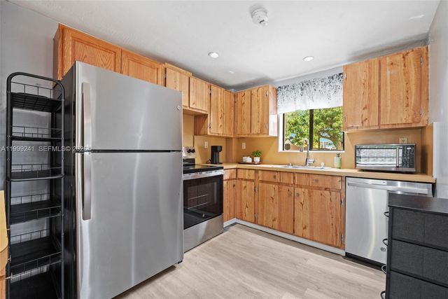 1395 NE 177th St, North Miami Beach, FL 33162