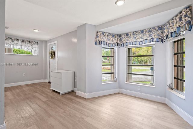 1395 NE 177th St, North Miami Beach, FL 33162