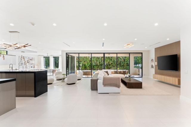 1032 SE 12th Way, Fort Lauderdale, FL 33316