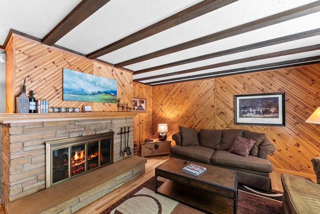 5080 Center Court, Bettendorf, IA 52722