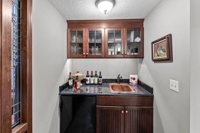 5080 Center Court, Bettendorf, IA 52722