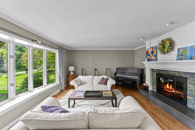 5080 Center Court, Bettendorf, IA 52722