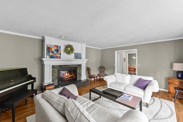 5080 Center Court, Bettendorf, IA 52722