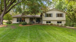 5080 Center Court, Bettendorf, IA 52722