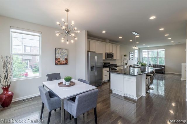 333 Glenhurst Boulevard 9, Rochester, MI 48307