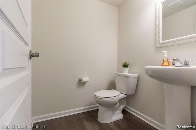 333 Glenhurst Boulevard 9, Rochester, MI 48307