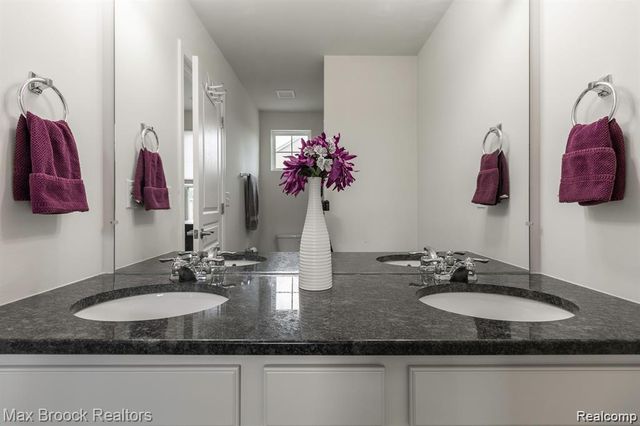 333 Glenhurst Boulevard 9, Rochester, MI 48307
