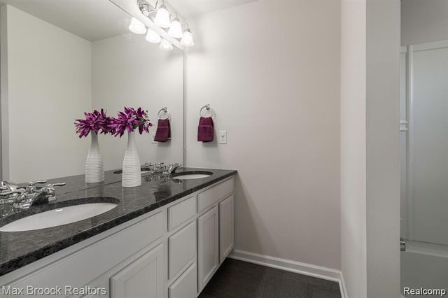 333 Glenhurst Boulevard 9, Rochester, MI 48307
