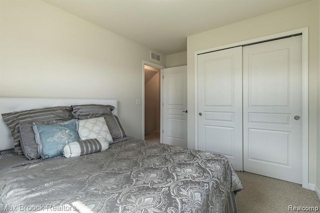 333 Glenhurst Boulevard 9, Rochester, MI 48307
