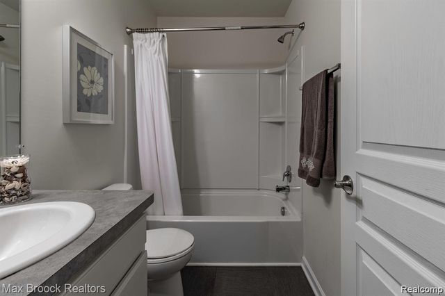333 Glenhurst Boulevard 9, Rochester, MI 48307