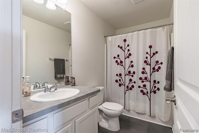 333 Glenhurst Boulevard 9, Rochester, MI 48307