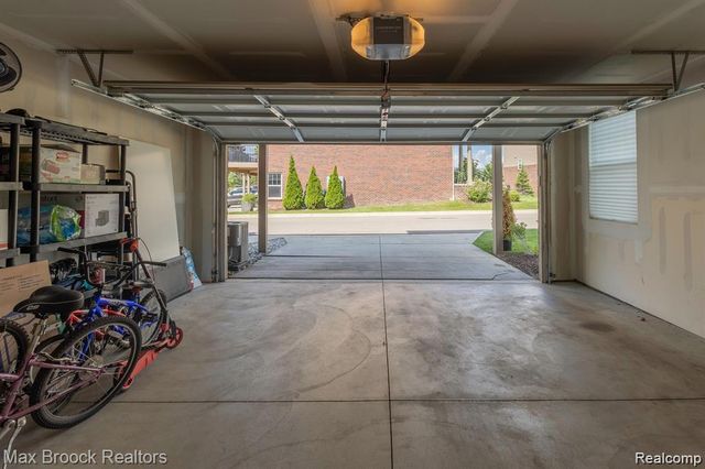 333 Glenhurst Boulevard 9, Rochester, MI 48307