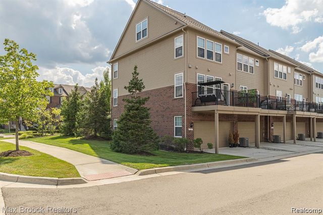 333 Glenhurst Boulevard 9, Rochester, MI 48307