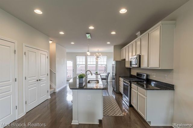 333 Glenhurst Boulevard 9, Rochester, MI 48307