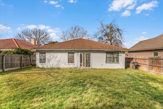 2317 Sundrop Court, Fort Worth, TX 76108