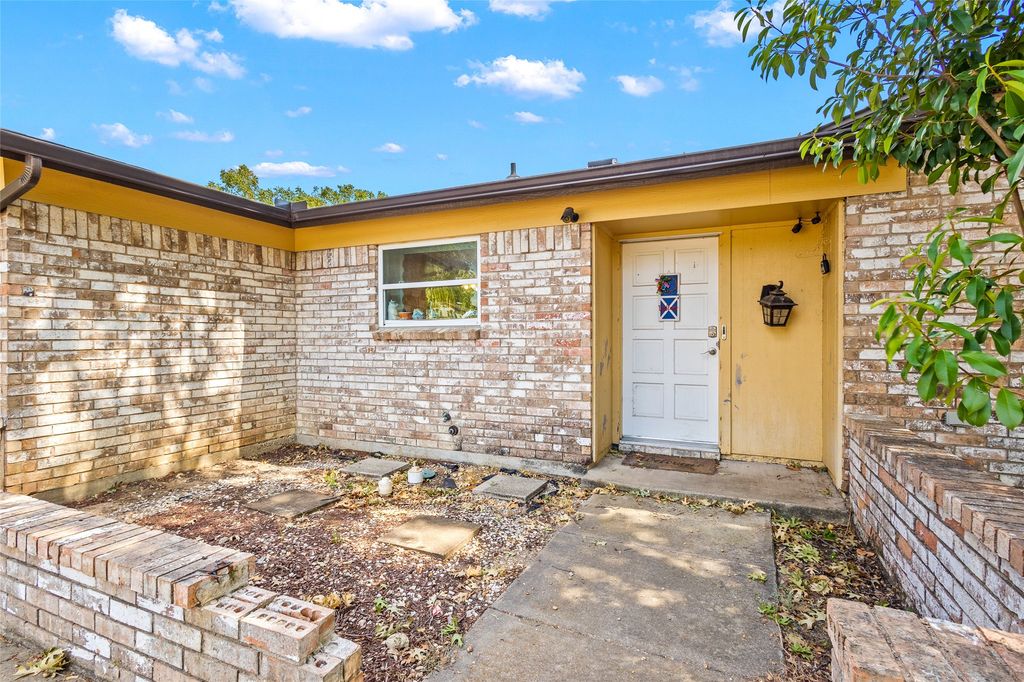 6428 N Stardust Drive, Watauga, TX 76148 — photo 2