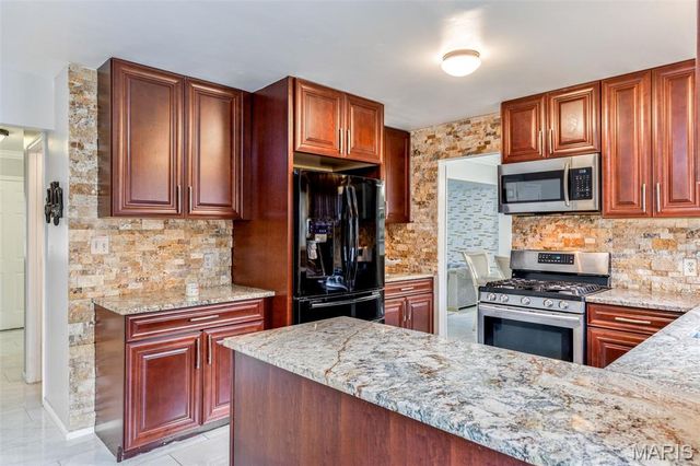 1730 Woodmore Oaks Drive, Manchester, MO 63021