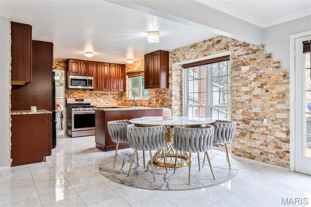 1730 Woodmore Oaks Drive, Manchester, MO 63021