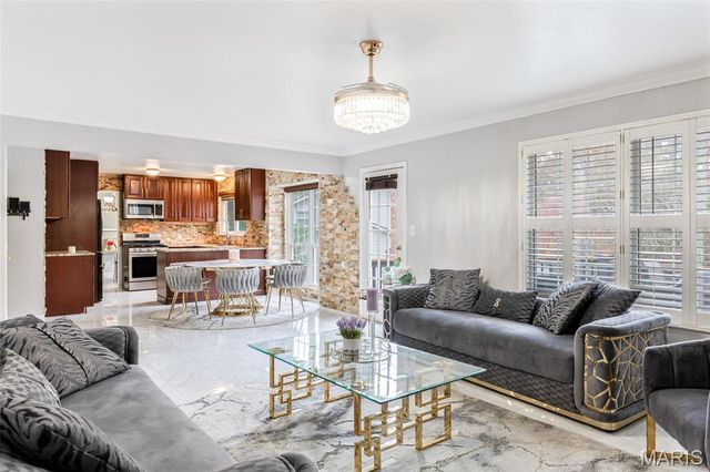 1730 Woodmore Oaks Drive, Manchester, MO 63021