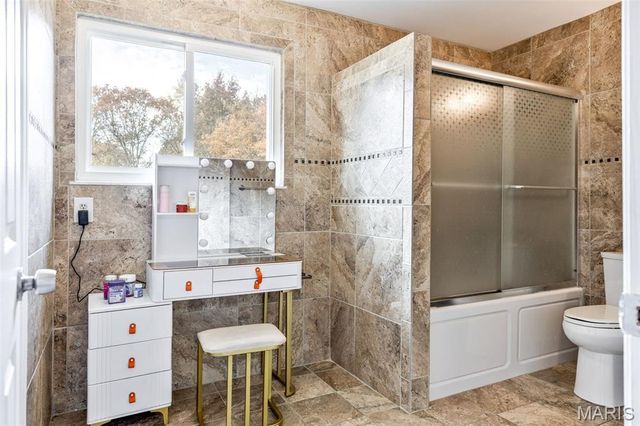 1730 Woodmore Oaks Drive, Manchester, MO 63021