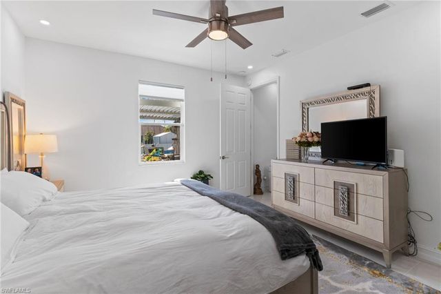 2617 42nd ST SW, Lehigh Acres, FL 33976