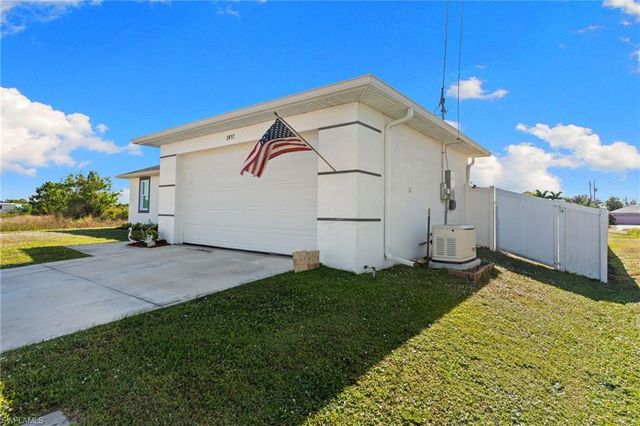 2617 42nd ST SW, Lehigh Acres, FL 33976