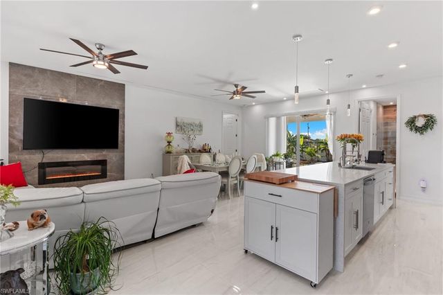 2617 42nd ST SW, Lehigh Acres, FL 33976