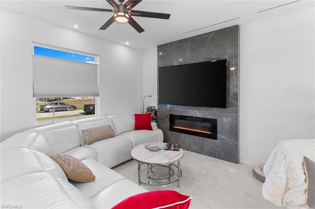 2617 42nd ST SW, Lehigh Acres, FL 33976