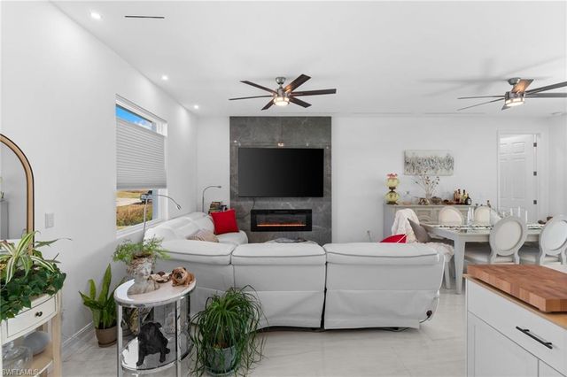 2617 42nd ST SW, Lehigh Acres, FL 33976