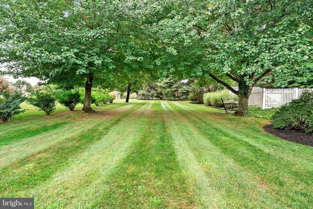 5 COTTAGE PLACE DR, Robbinsville, NJ 08691