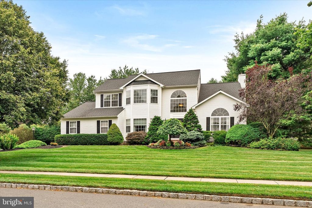 5 COTTAGE PLACE DR, Robbinsville, NJ 08691