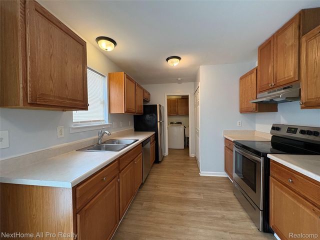 15473 Meyers Road, Detroit, MI 48227