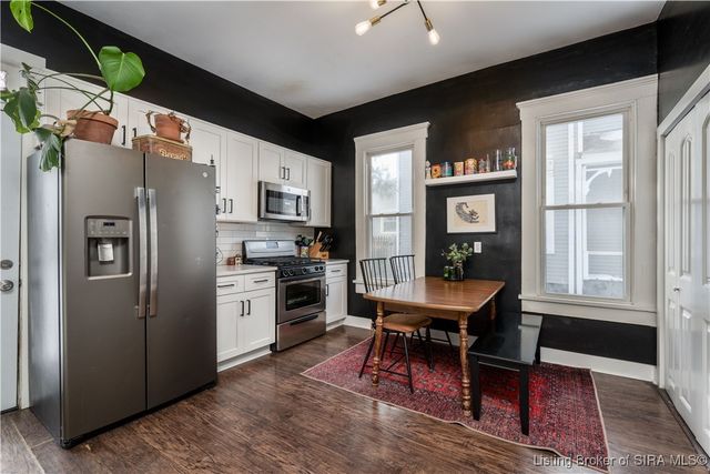 950 E Chestnut Street, Jeffersonville, IN 47130