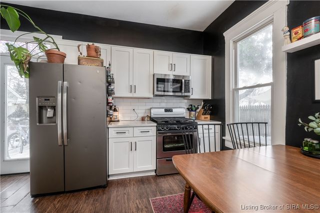 950 E Chestnut Street, Jeffersonville, IN 47130