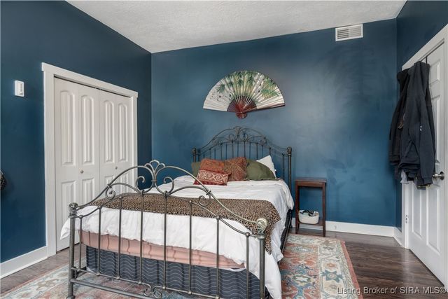 950 E Chestnut Street, Jeffersonville, IN 47130